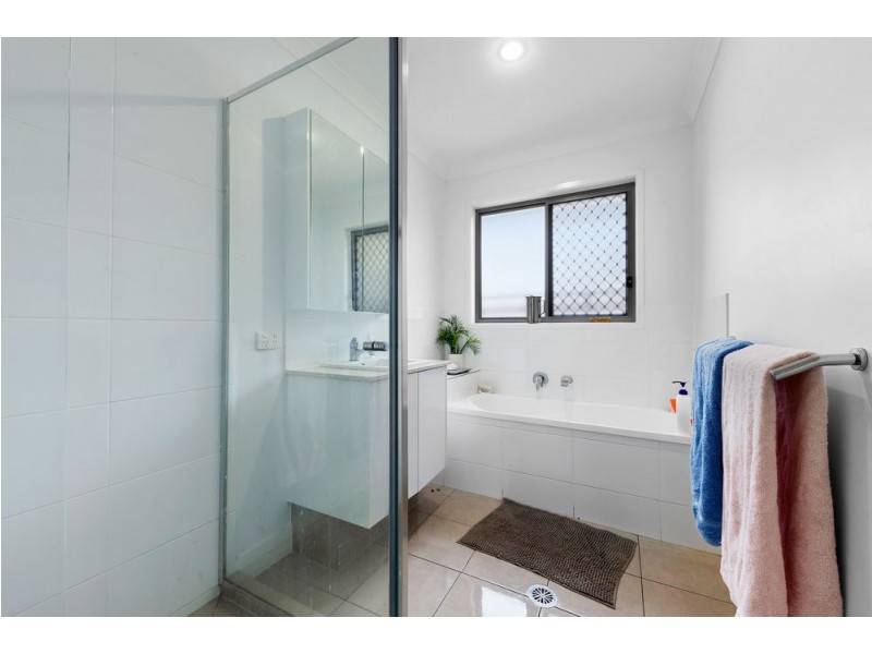 5 Lindwall Court, Springfield Lakes QLD 4300