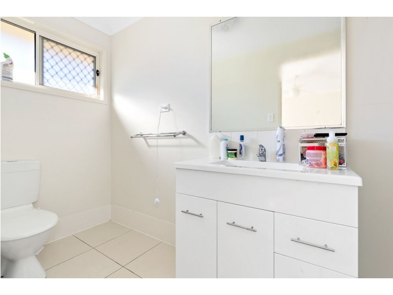 15 Weymouth Street, Bundamba QLD 4304