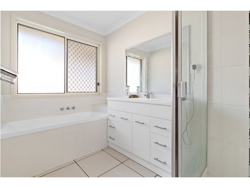 15 Weymouth Street, Bundamba QLD 4304