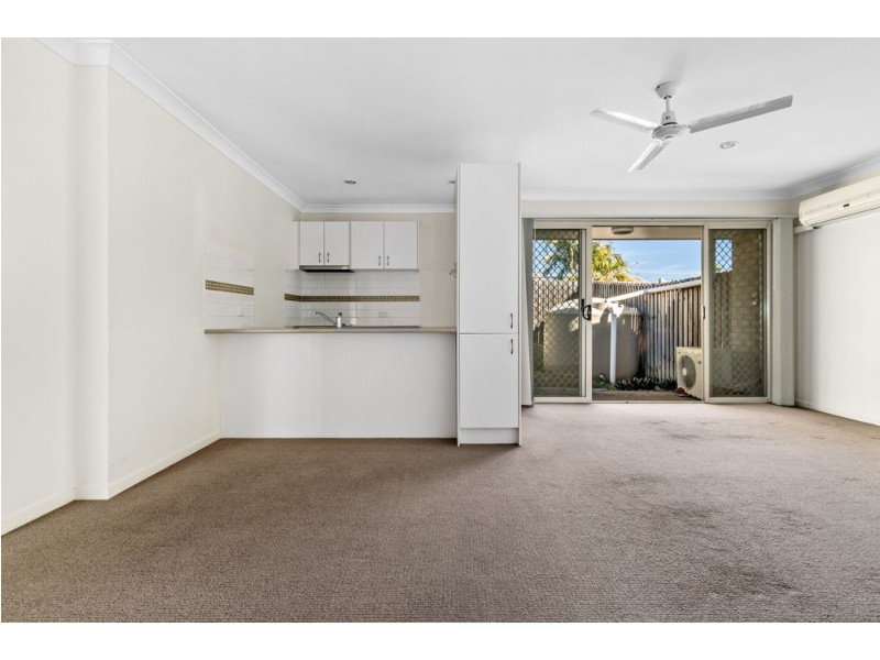 25/8 Rosegum Place, Redbank Plains QLD 4301