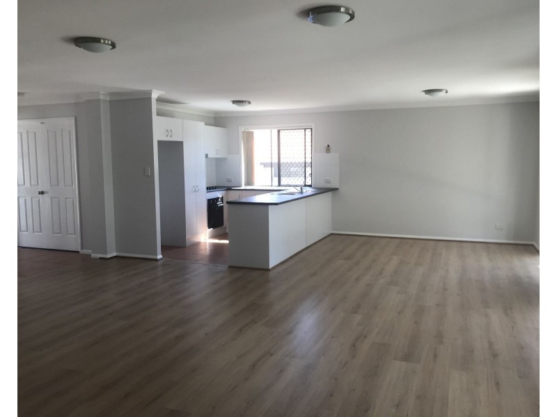 1 Carolina Parade, Forest Lake QLD 4078