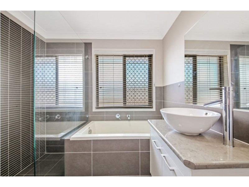 24 Glen Echo Street, Springfield Lakes QLD 4300