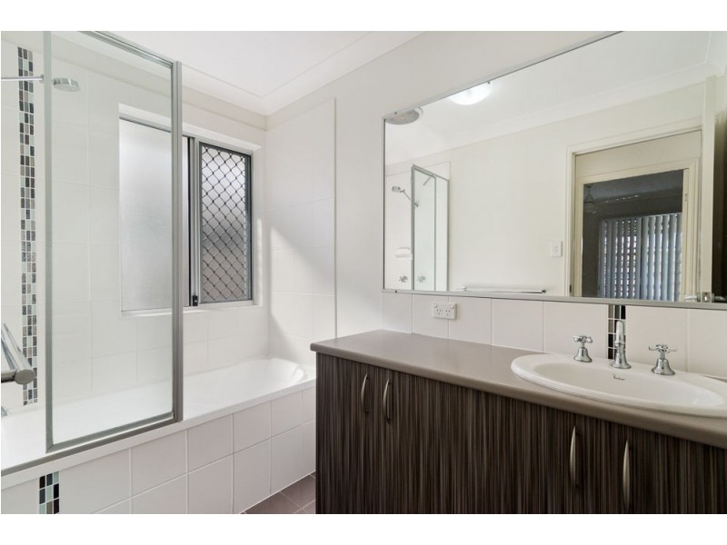 47 Creekside Drive, Springfield Lakes QLD 4300