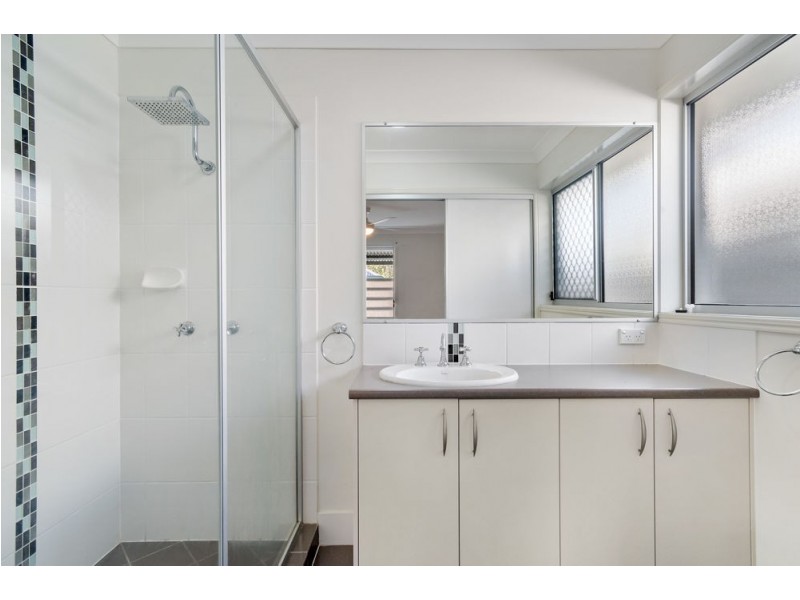 47 Creekside Drive, Springfield Lakes QLD 4300