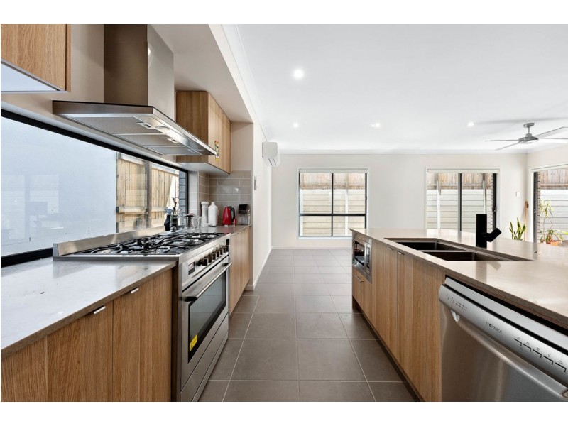 23 Santiago Crescent, Spring Mountain QLD 4124