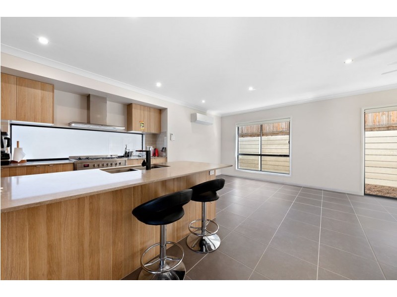 23 Santiago Crescent, Spring Mountain QLD 4124