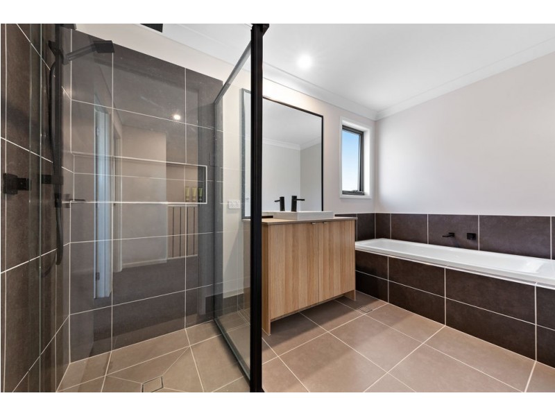 23 Santiago Crescent, Spring Mountain QLD 4124