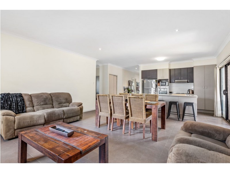 21 Ovals Terrace, Springfield Lakes QLD 4300
