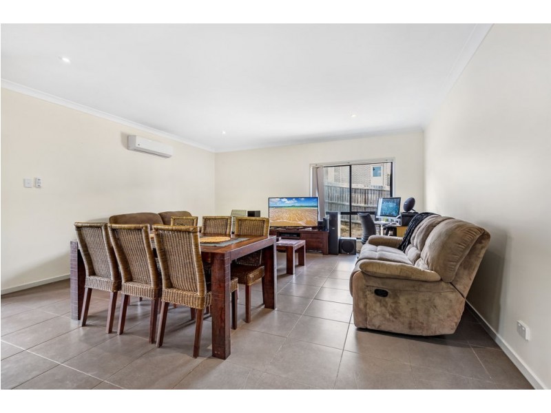 21 Ovals Terrace, Springfield Lakes QLD 4300