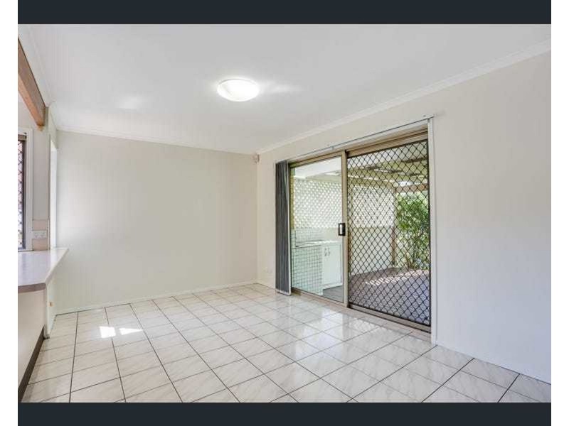 132 Greenford Street, Chapel Hill QLD 4069
