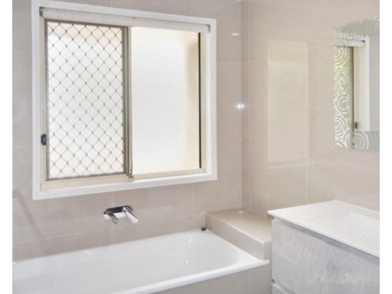 16 Peppertree Street, Sinnamon Park QLD 4073