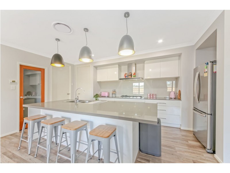 90 Meadows Circuit, Bellbird Park QLD 4300