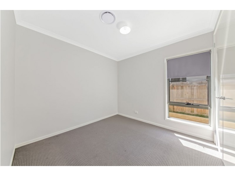 90 Meadows Circuit, Bellbird Park QLD 4300