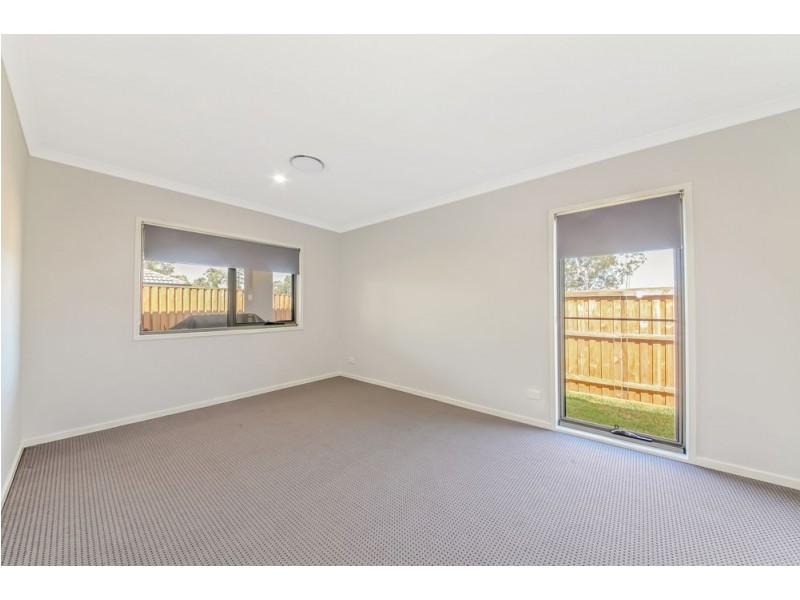 90 Meadows Circuit, Bellbird Park QLD 4300