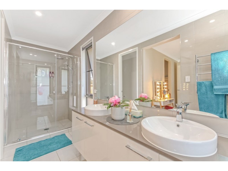 90 Meadows Circuit, Bellbird Park QLD 4300