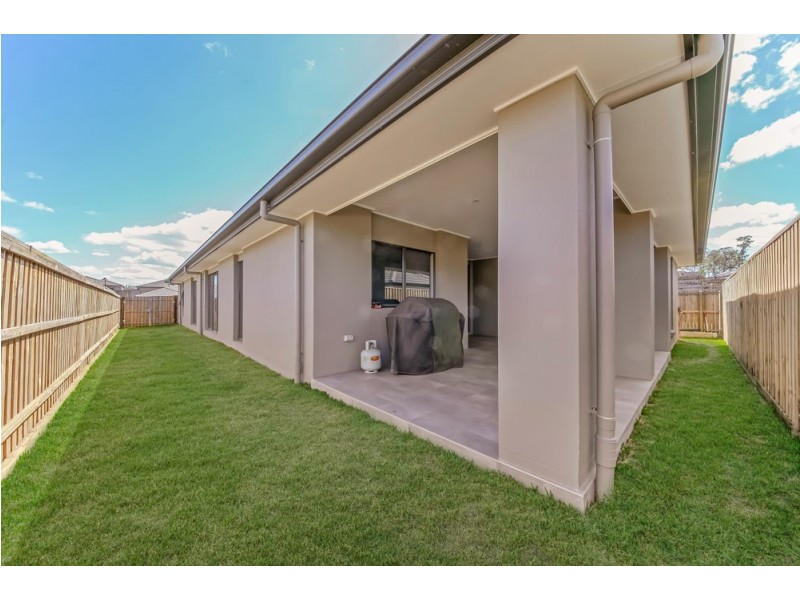 90 Meadows Circuit, Bellbird Park QLD 4300