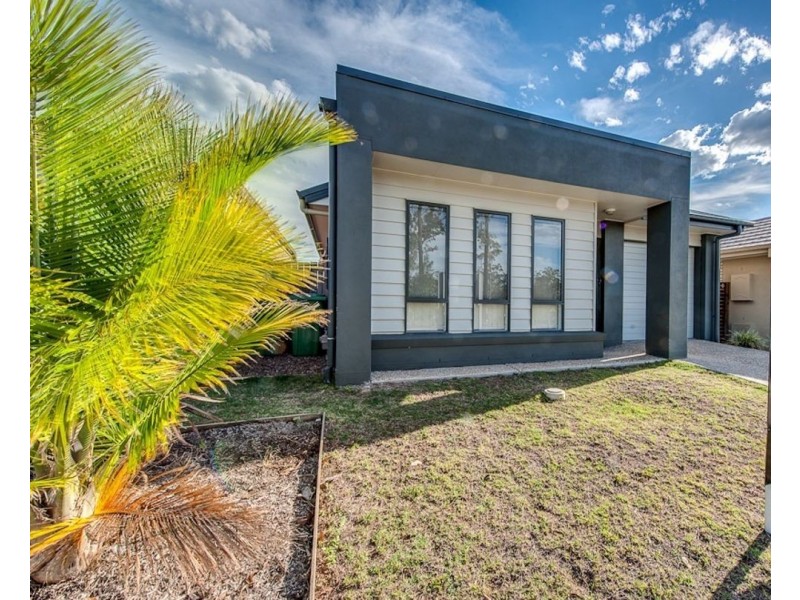 8 Arnaldo Avenue, Augustine Heights QLD 4300