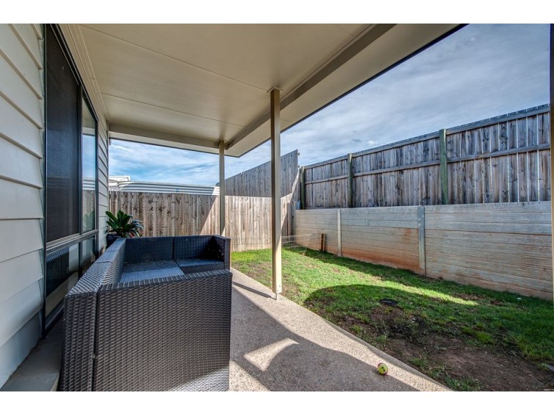 8 Arnaldo Avenue, Augustine Heights QLD 4300