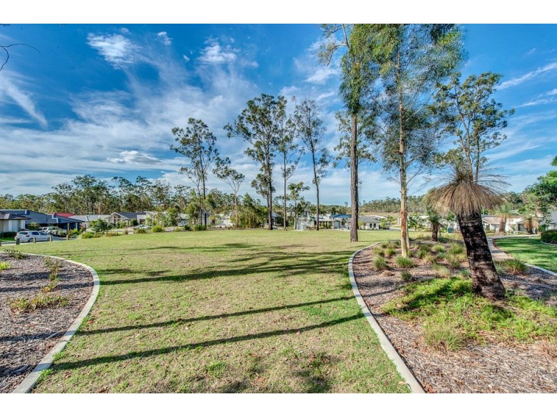 8 Arnaldo Avenue, Augustine Heights QLD 4300