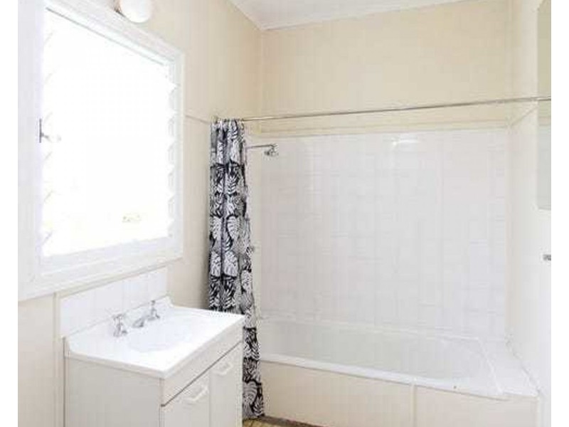 2/18 Elizabeth street, Toowong QLD 4066