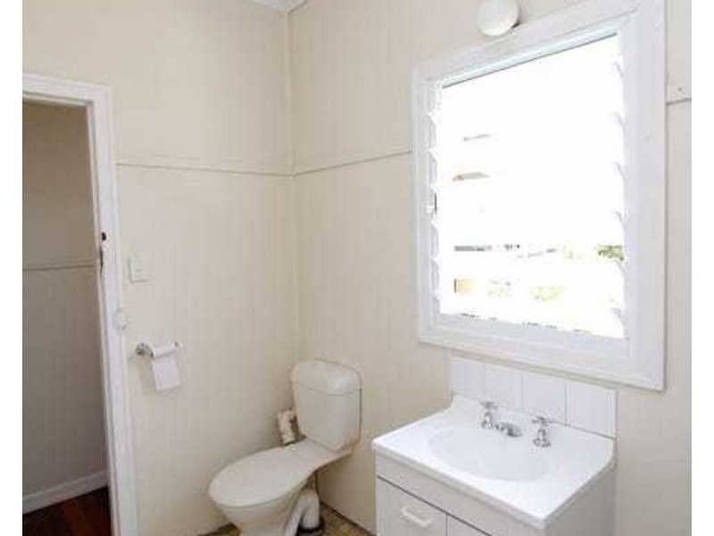 2/18 Elizabeth street, Toowong QLD 4066