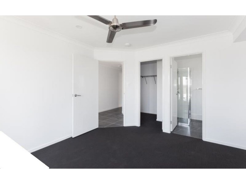 9 Bonn Street, Greenbank QLD 4124