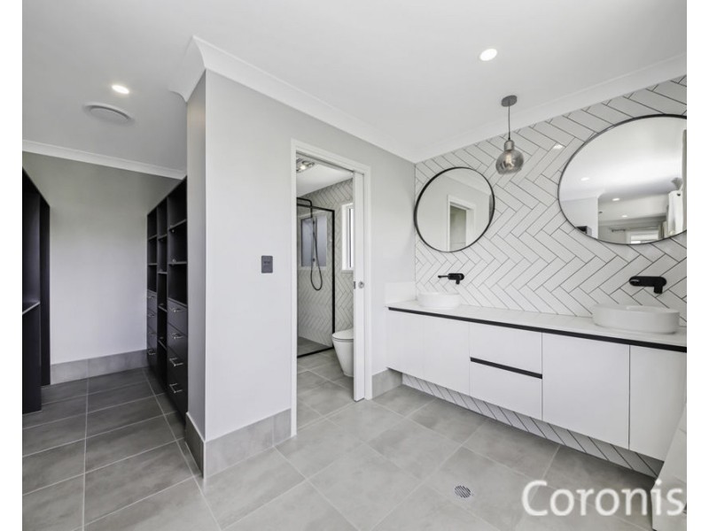95 Bennetts Road, Camp Hill QLD 4152