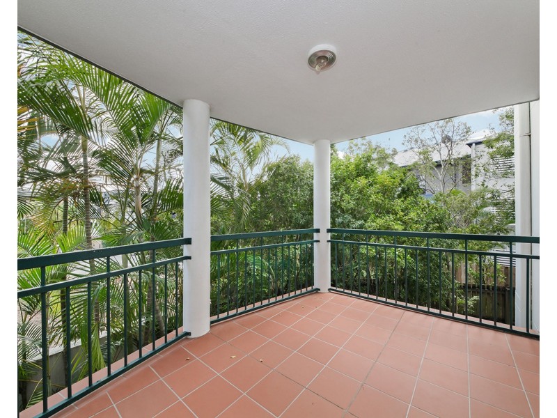 4/120 Indooroopilly Road, Taringa QLD 4068