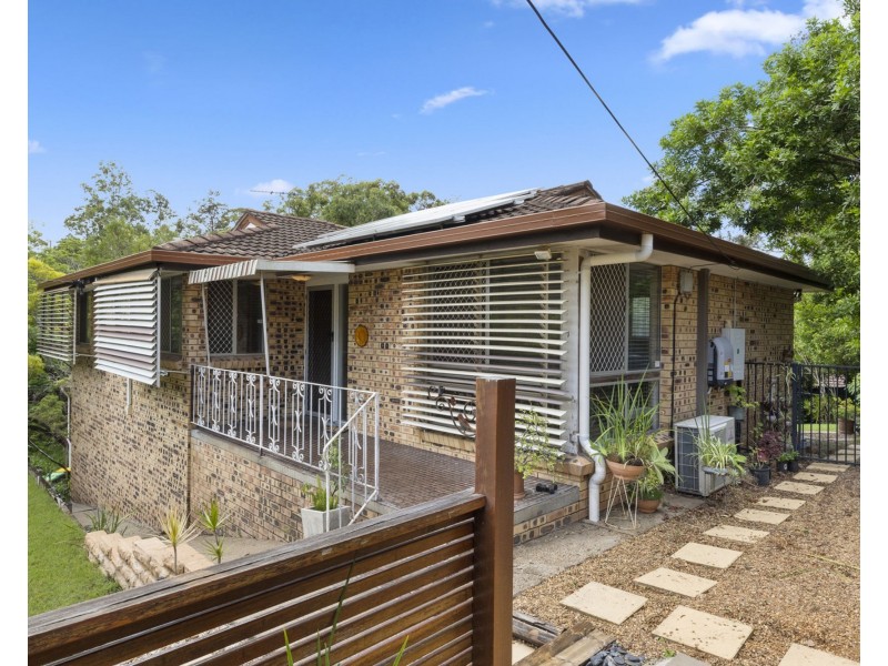 21 Chantilly Street, Chapel Hill QLD 4069
