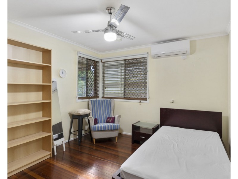 21 Chantilly Street, Chapel Hill QLD 4069
