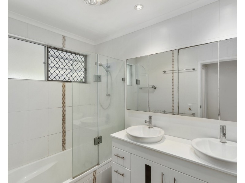 21 Chantilly Street, Chapel Hill QLD 4069