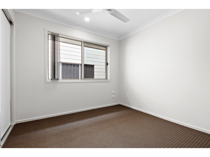 221 Woodline Drive, Spring Mountain QLD 4124