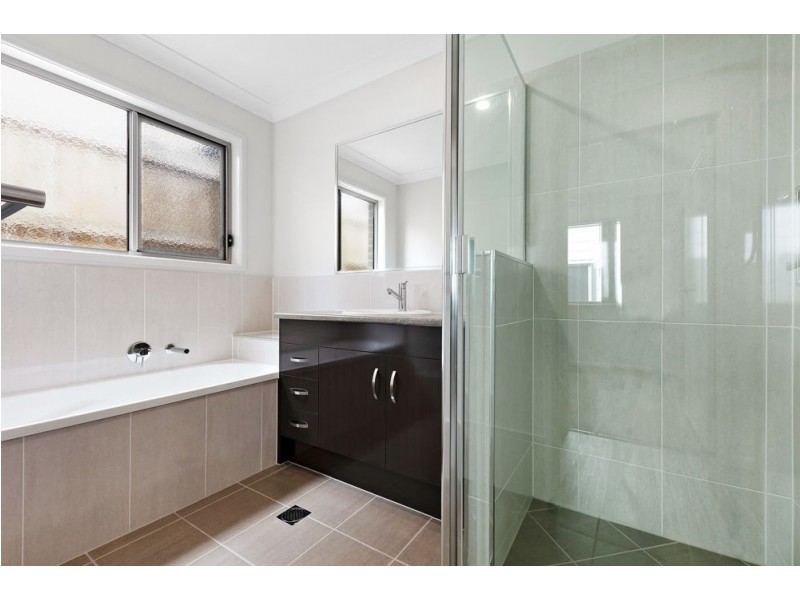 221 Woodline Drive, Spring Mountain QLD 4124