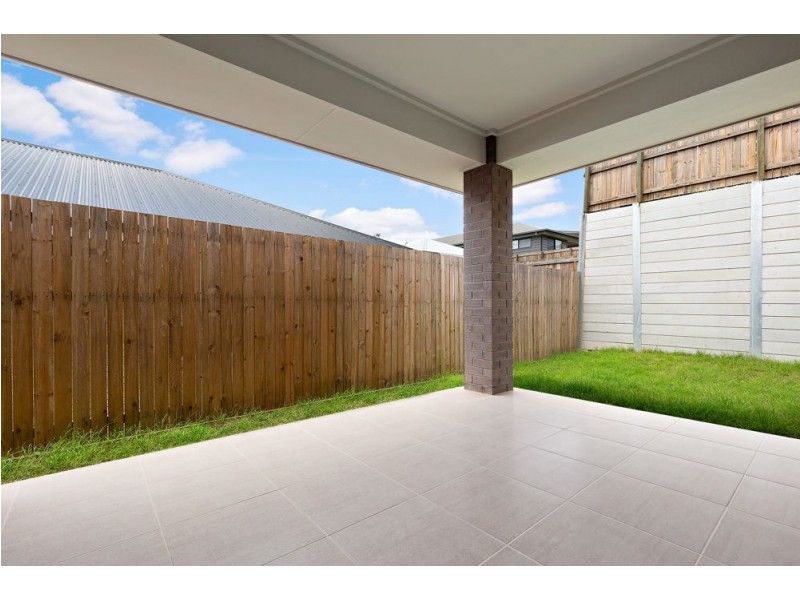 221 Woodline Drive, Spring Mountain QLD 4124