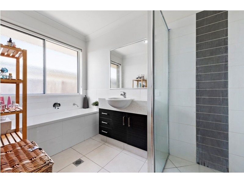 1 Treetops Street, Yarrabilba QLD 4207