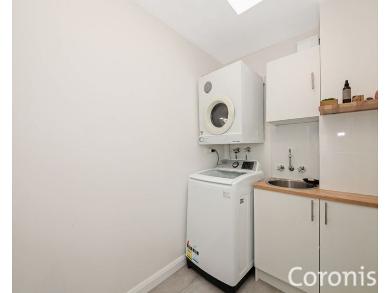 8/42 Sir Fred Schonell Drive, St Lucia QLD 4067