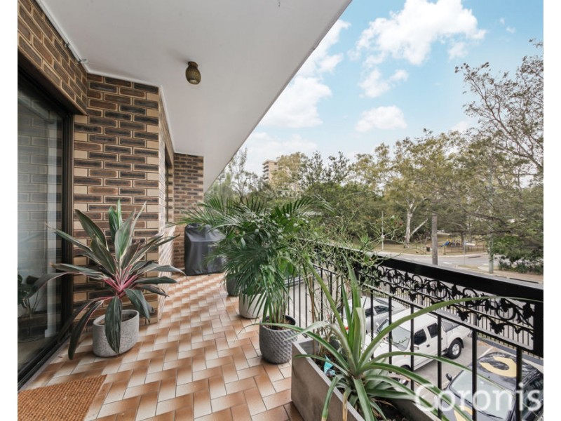 8/42 Sir Fred Schonell Drive, St Lucia QLD 4067