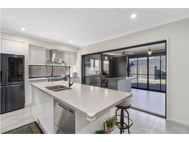 44 Steamer Way, Spring Mountain QLD 4124