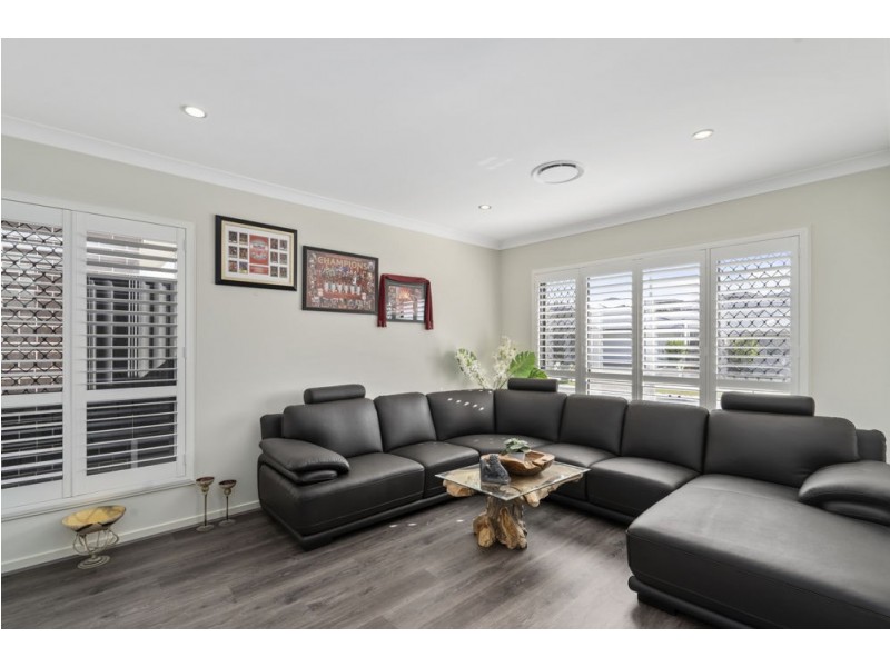 44 Steamer Way, Spring Mountain QLD 4124