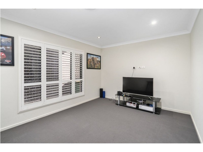44 Steamer Way, Spring Mountain QLD 4124