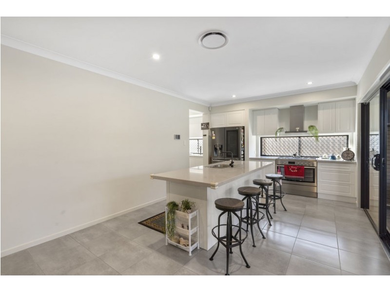 44 Steamer Way, Spring Mountain QLD 4124