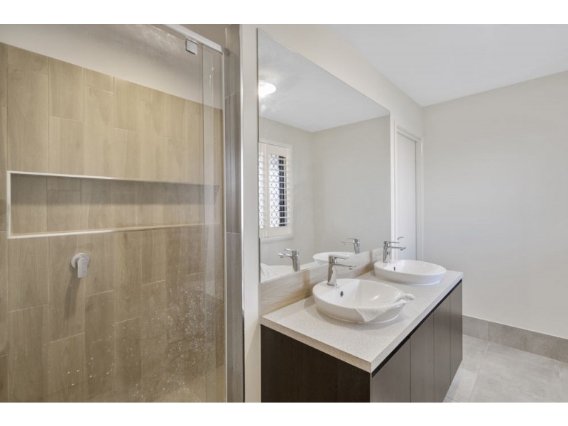 44 Steamer Way, Spring Mountain QLD 4124
