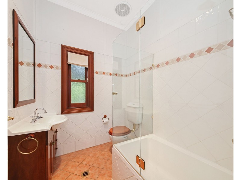 29 Livingstone Street, Yeerongpilly QLD 4105