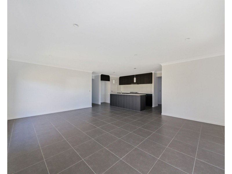 10 Bradleys Street, Ripley QLD 4306