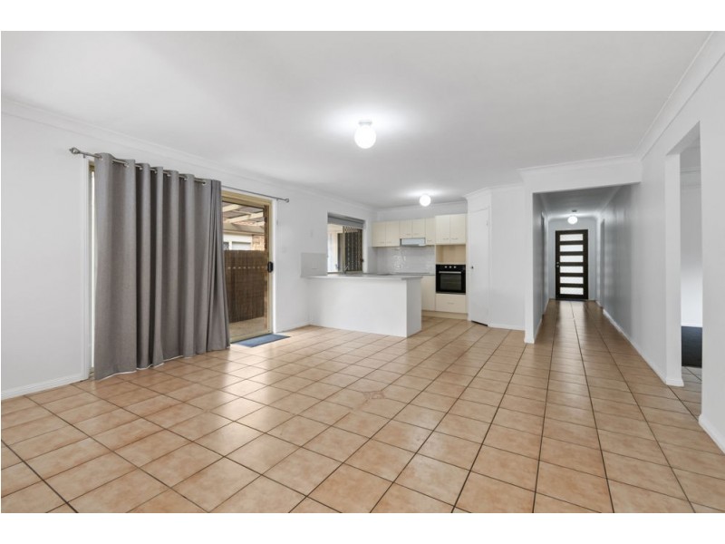 25 Columbus Pl, Forest Lake QLD 4078