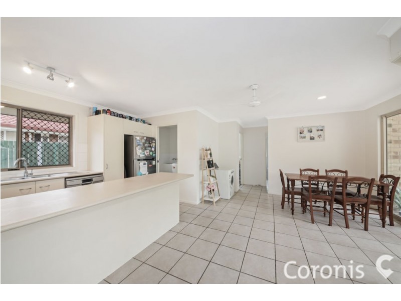 4 lakeside cres, Forest Lake QLD 4078