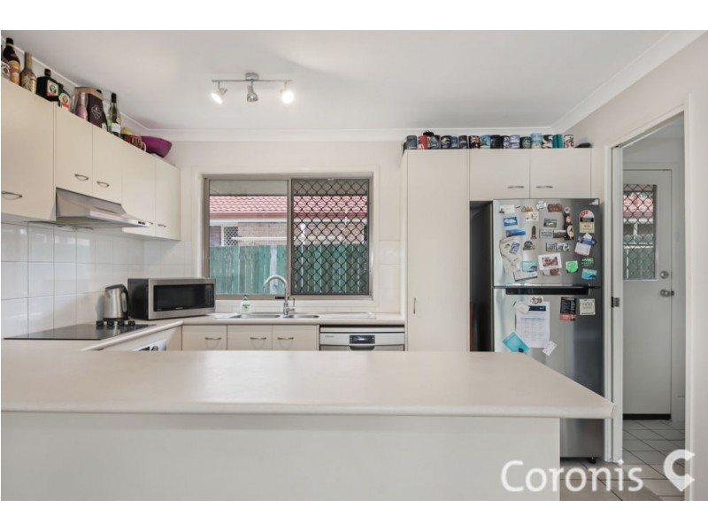 4 lakeside cres, Forest Lake QLD 4078