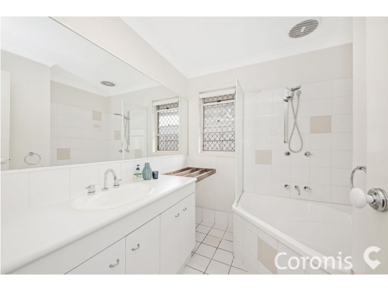 4 lakeside cres, Forest Lake QLD 4078