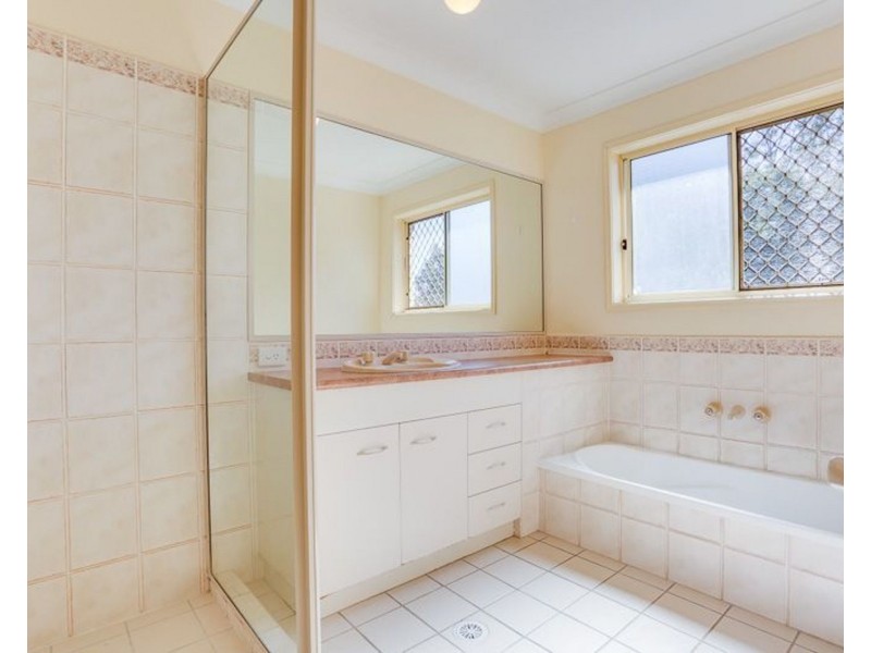 32 Blackbutt Place, Brookfield QLD 4069