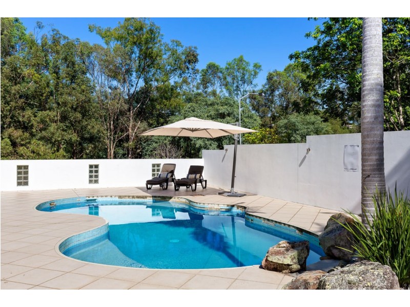 1 Oolyie Close, Chapel Hill QLD 4069